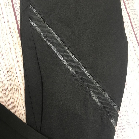 S2 Sportswear Black Mesh Insert Leggings Size Medium - Picture 2 of 7